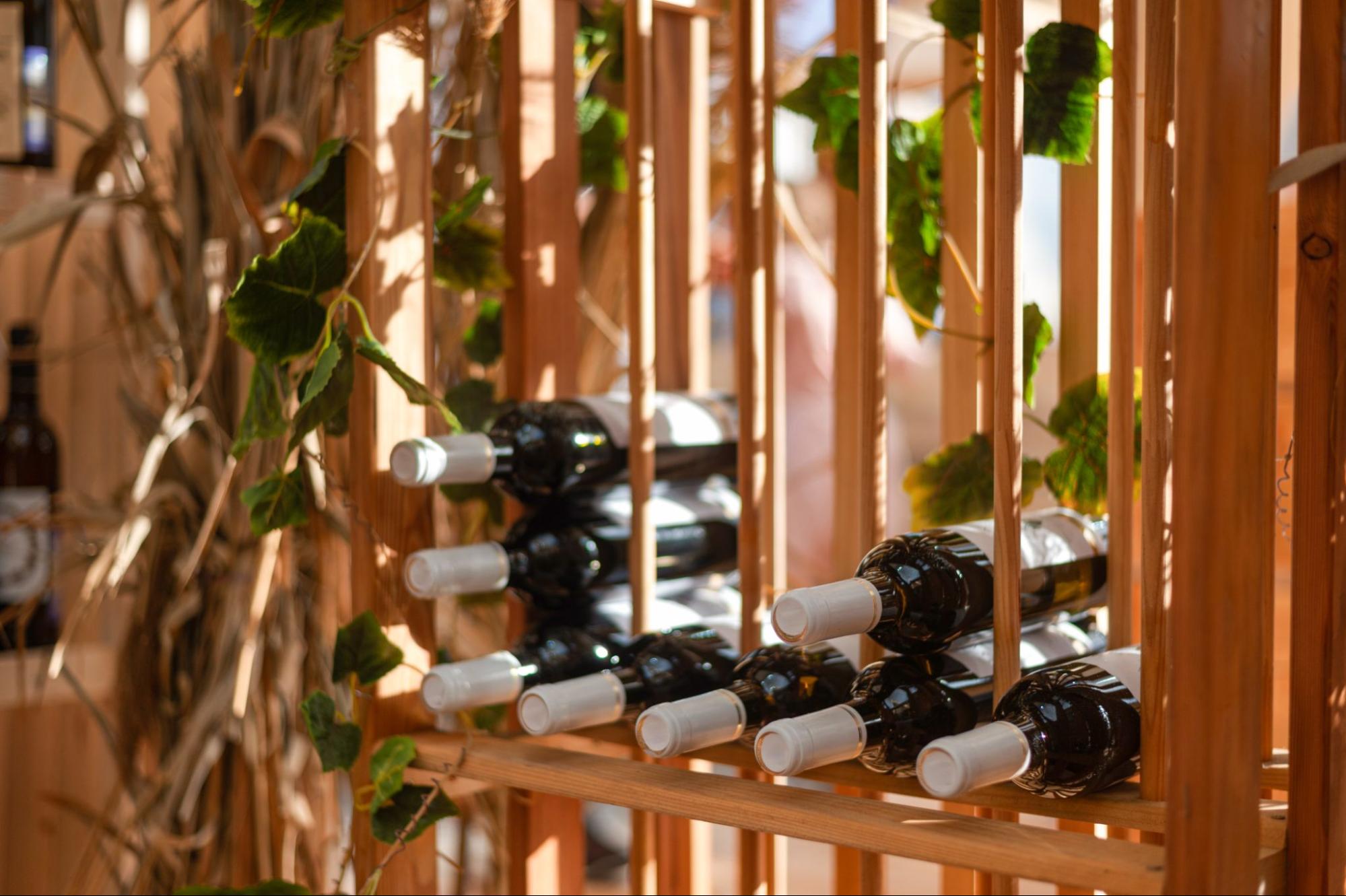 9 Factors To Consider While Buying A Wine Rack Online